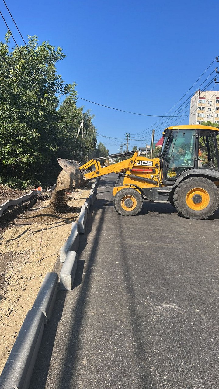 В Ставрополе начали асфальтировать дороги возле новой школы на Федеральной  | 28.08.2023 | Ставрополь - БезФормата